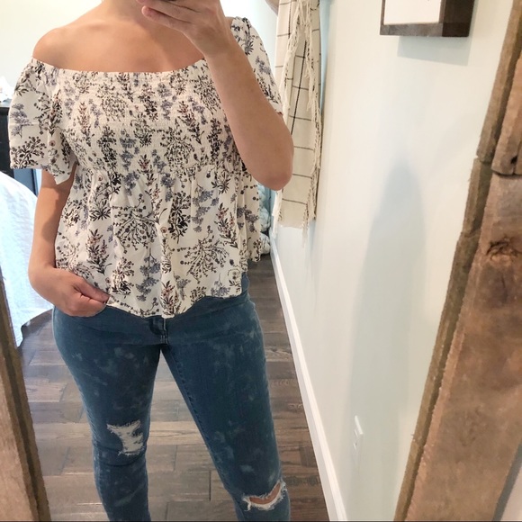 Abound Tops - Abound XL floral boho off the shoulder blouse